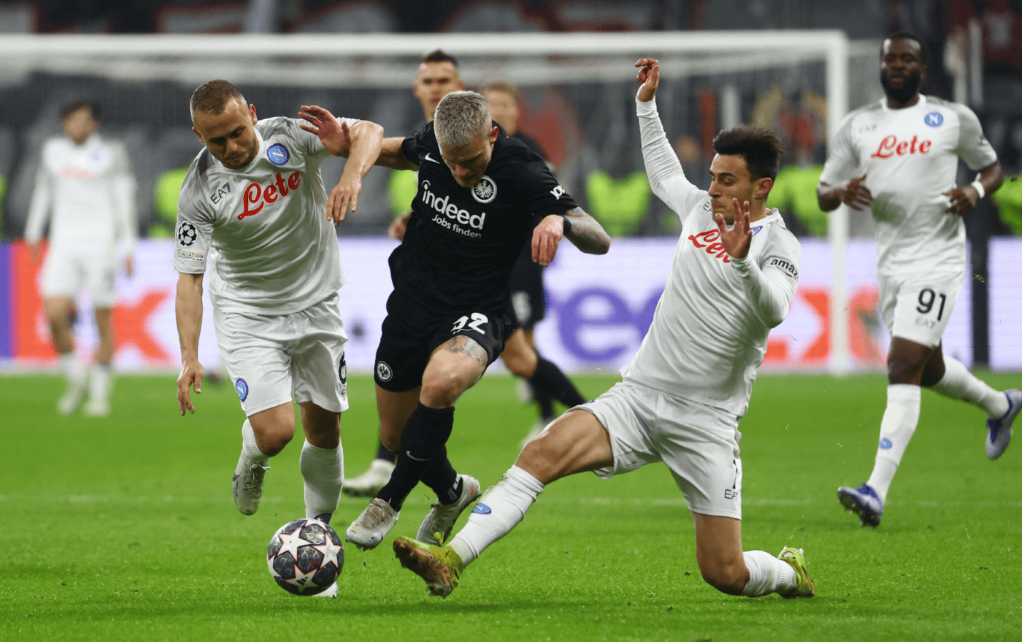 包含从Uzi在切尔西比赛中比分优势明显到莱比锡回应争议备战欧篮联，山东男篮战术微调备战NBA常规赛的词条